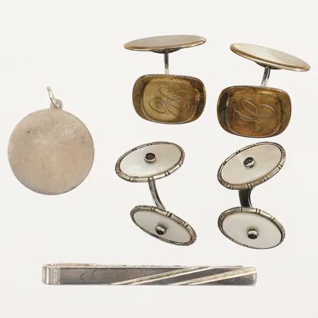 Diverse silver, gravyr, 835/1000 silver Vikt: 22,5 g