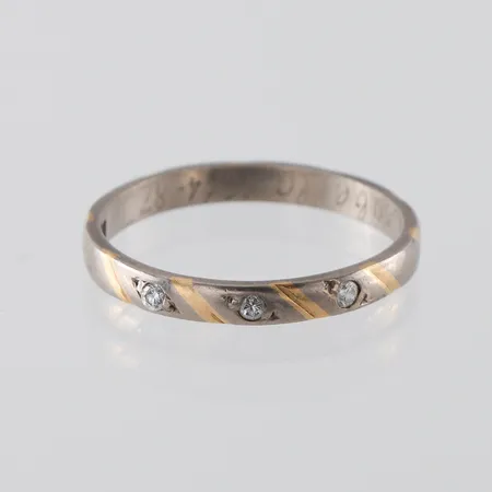 Ring 18k röd och vitguld med diamanter på 0.06 ct enligt inskription,gravyr,Heribert Engelbert Stockholm,storlek 18 mm,bredd 2.6 mm. Vikt: 2,6 g