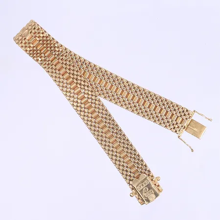 Armband 18,5cm, bredd 12mm, tillv. Stockholms Ädelsmide Ab, något ojämn, 18K Vikt: 22,1 g