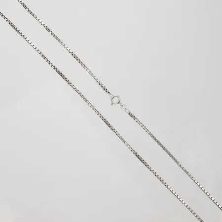 Kedja Venezia, längd ca 60cm, bredd 2mm, 835/1000 silver Vikt: 13,2 g