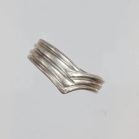 Ring stl:17, bredd 3-8mm, silver, 925/1000 Vikt: 5,7 g
