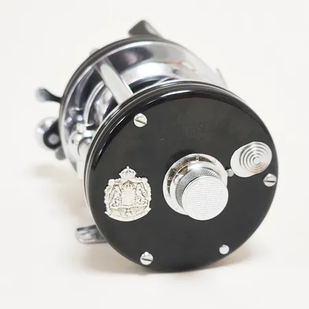 Fiskerulle ABU Ambassadeur 6000C, ABU Sweden, nr 730201, lina, skrapmärken, sliten box.