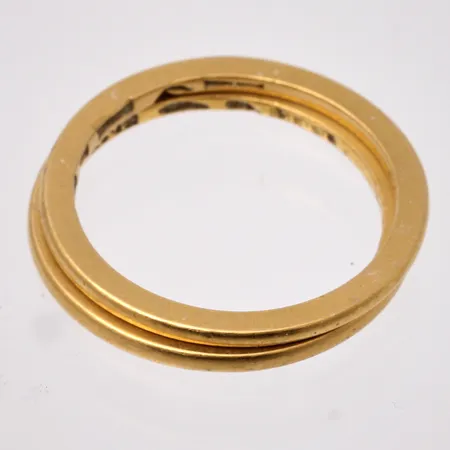 Diverse defekt guld 23K, vikt 5,67g.