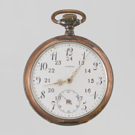 Fickur Omega Grand Prix Paris 1900, boettnr:4308823, innerboett i silver, går ej, skadad tavla, 800/1000 Silver.