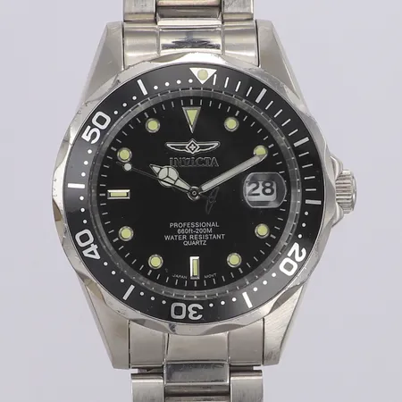 Herrur Invicta Professional, stål, quartz, 38mm, ref 8932OB, datum, stållänk, nagg och repor på ring, bruksslitage, inga tillbehör.