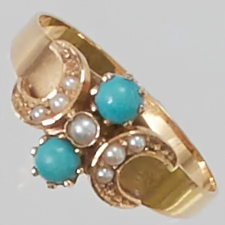 Ring med turkoser samt fröpärlor, Ø18, bredd:10mm, Guldvaruhuset Aktiebolag, Stockholm 1958, 18K 2,3g.
