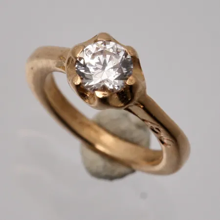 Hänge i 18K guld, Ring, mått 8,4x9,4mm, 1st vit sten, mått Ø2,5mm, vikt 0,39g.