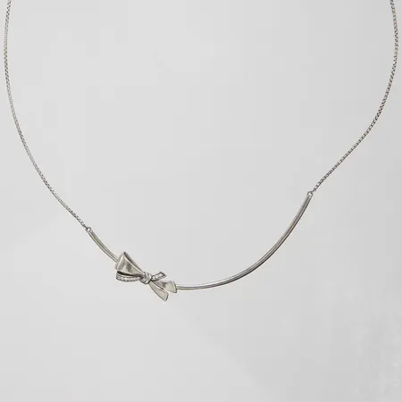 Collier med vita stenar, reglerbar storlek, bredd 1,5-10mm, 925/1000 silver Vikt: 8,6 g