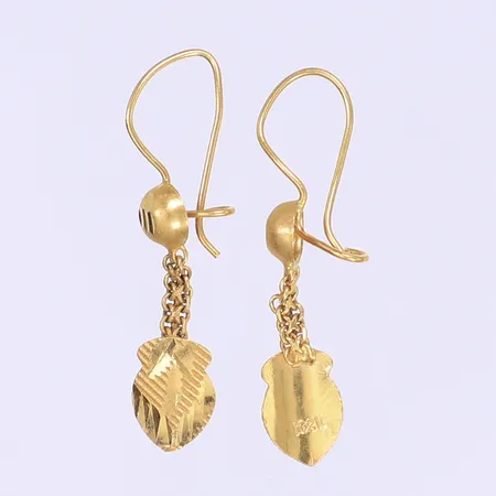 Ett par örhängen 32x7mm, buckliga, defekta, 21K  Vikt: 1,2 g