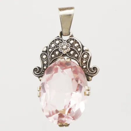 Hänge med rosa kvarts, Per Emilsson, längd 38mm inkl ögla, bredd 21mm, silver Vikt: 8,5 g