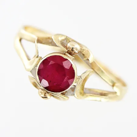 Ring, sten, stl 18¼, bredd 2,2-8,2mm, defekt, 14K. Vikt: 1,8 g