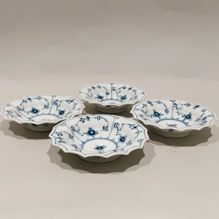 Fyra skålar Royal Copenhagen Musselmalet nr:140, Ø15, porslin