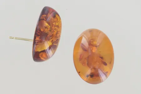 Ett par örhängen höjd 17,8 mm ploppar saknas 18K Vikt: 3,7 g