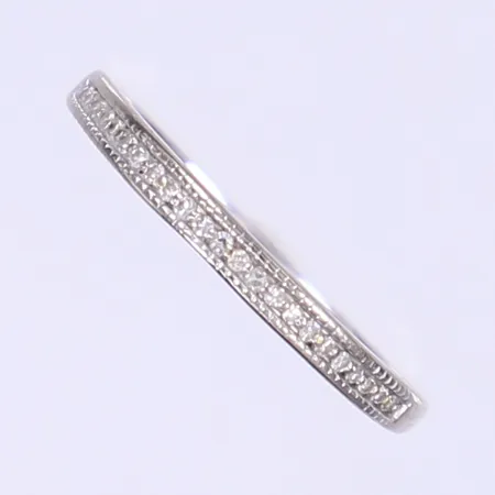 Ring med diamanter totalt 23xca 0,005ct stl 16¼, bredd 1-2mm, vitguld, 18K  Vikt: 1,3 g