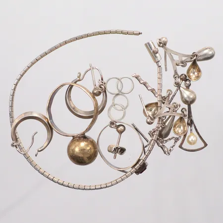 Diverse smycken, defekt, Silver.  Vikt: 18 g