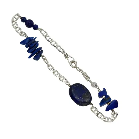 Armband silver 925/1000 Lapis Lazuli, längd 21,5 cm, stenar med varierande mått, mittsten 17x13 mm, stenar utan anmärkning, fint skick  Vikt: 9,4 g
