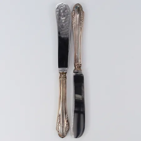 2 Knivar, modell Haga, längd 17cm, blad i rostfritt stål, silver  Vikt: 70,6 g