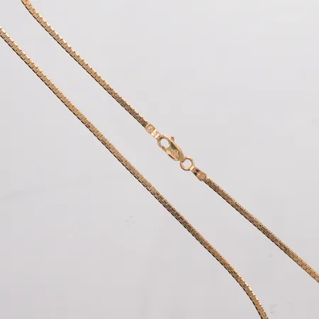 Kedja längd 40cm, bredd 2mm, 18K.  Vikt: 7,2 g