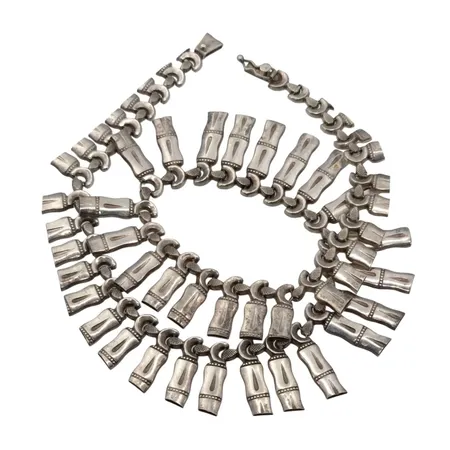 Collier silver 800/1000, längd 41,5 cm, bredd 828 mm, defekt, bristning  Vikt: 37,5 g