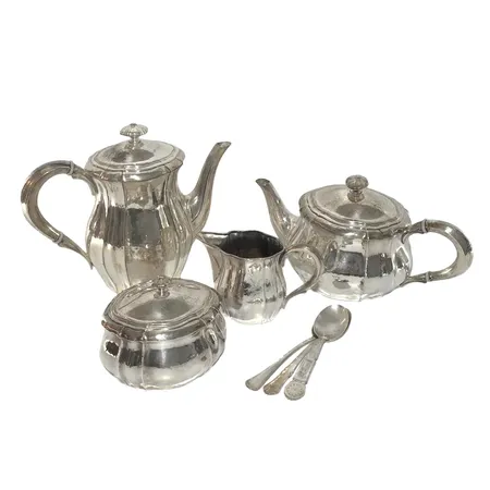 Silverföremål, bl.a. Te/Kaffeservis, kontrollstämpel, gravyr, bruksskick, bruttovikt 1756,5 gram Vikt: 1756,5 g