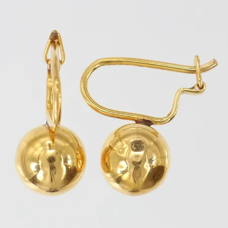Ett par örhängen med kulor, Ø10mm, ihålig, bucklor, 21K.  Vikt: 3,5 g