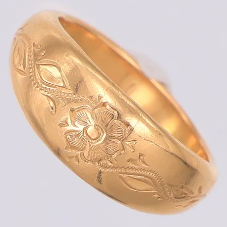 Ring blomma mönstrad stl:15¾, gravyr, Arktis-Smedjan AB 1999, 18K Vikt: 5,8 g