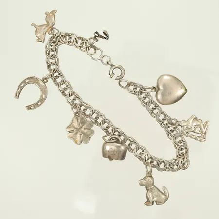 Armband Bismarck med åtta berlocker, lås defekt, en berlock defekt, en berlock saknas, Silver 830/1000, 11,2g Vikt: 11,2 g