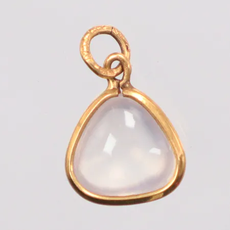 Hänge med vit sten, längd 1,5cm, bredd 1cm, 18K. Vikt: 0,7 g