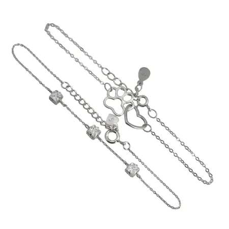 Armband i silver 925/1000, två st, vita stenar, justerbar längd 17,0-20,0 cm / 18,0-20,5 cm, stenar utan anmärkning, fint skick Vikt: 4 g