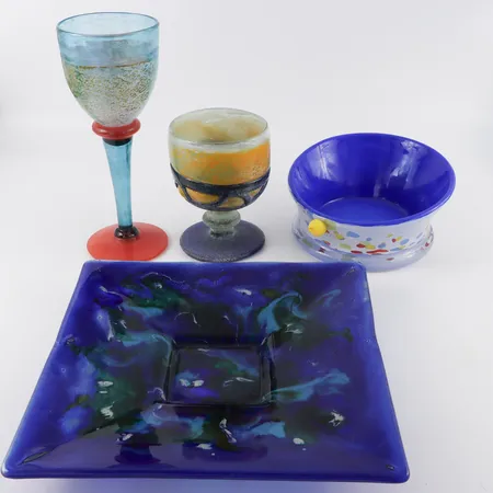 Konstglasföremål 4 st bla Kjell Engman och Ardy Struwer,höjd ca 9-25 cm. Vikt: 0 g Skickas med Bussgods eller PostNord