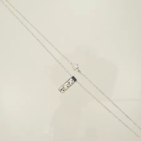 Halskedja med integrerat hänge med vita stenar, längd 41,5cm, bredd 1-18mm, Silver 925/1000, 5,5g 