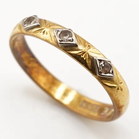 Ring, stl 19(599, bredd 2,5mm, 23k, gravyr Vikt: 4,4 g