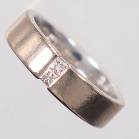 Ring med prinsessslipade diamanter 2x0,10ct, vitguld, stl:16½, vitguld, 18k Vikt: 8,1 g