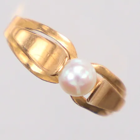 Ring odlad pärla Ø15mm, stl:17¼, 18k  Vikt: 2,2 g