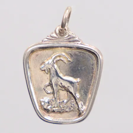 Hänge längd 2,5cm, bredd 1,5cm, Silver. Vikt: 2,8 g