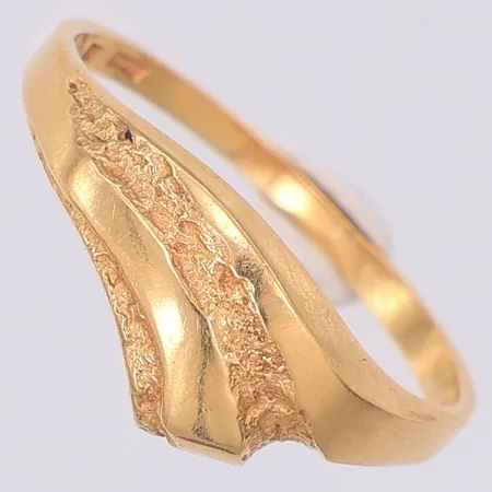 Ring stl:16 Bengt Hallberg Guldsmeds AB 1996, 18K Vikt: 1,7 g