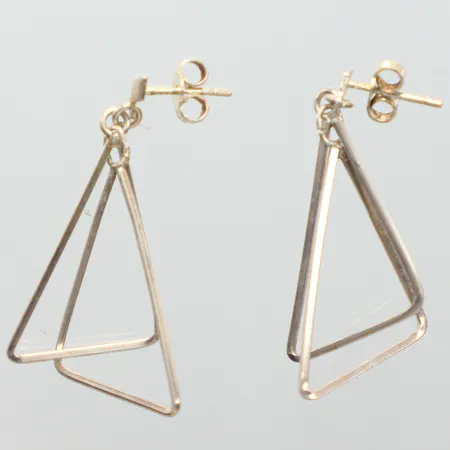 Ett par örhängen, längd 4cm, bredd 1,5cm, Silver. Vikt: 2,6 g