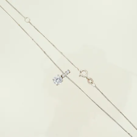 Halskedja Pansar med hänge med vita stenar, längd 42,5-47,5cm, bredd 1-12mm, vridna länkdelar, Silver 925/1000, 2,4g Vikt: 2,4 g