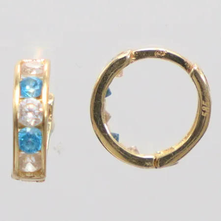 Ett par örhängen med blåa och vita stenar, längd 1cm, bredd 3mm, 14K. Vikt: 1 g