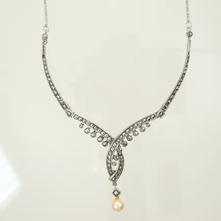 Halscollier med pärla och markasiter, längd 48cm, bredd 1,5-75mm, en markasit saknas, Silver 835/1000, 14,2g Vikt: 14,2 g
