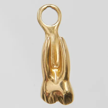 Hänge av form av tand längd 22mm, bredd 8mm, ostämplad, 18K Vikt: 5,6 g