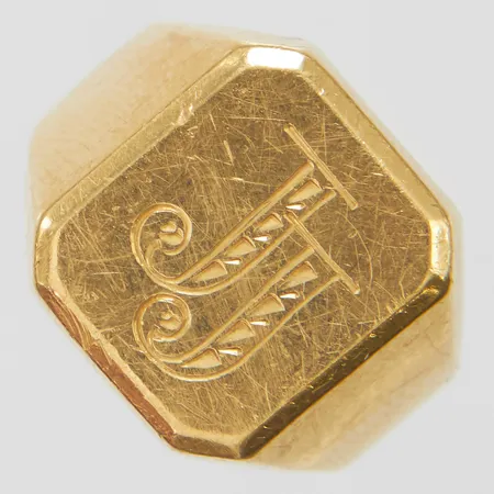 Klackring med monogram stl17½, bredd 4,5-15mm, skev, 18K Vikt: 6,6 g