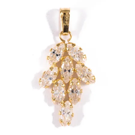 Hänge med vita stenar, bredd 12,5mm, längd 27mm, 18K 1,3g. 