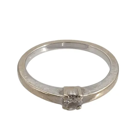 Ring i 14K vitguld med defekter Vikt: 2,8 g