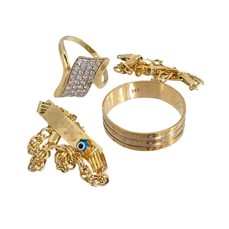 Diverse smycken i 14K guld, defekter och gravyrer Vikt: 8,6 g