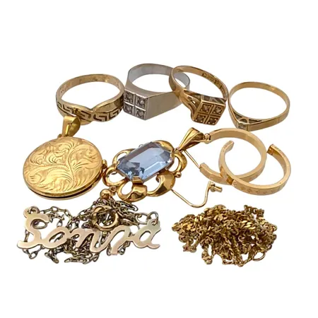 Diverse smycken, 14K guld - 2,3g, 18K guld - bruttovikt 20,9g, halsband med namnhänge, 9K guld, 2,9g, defekter