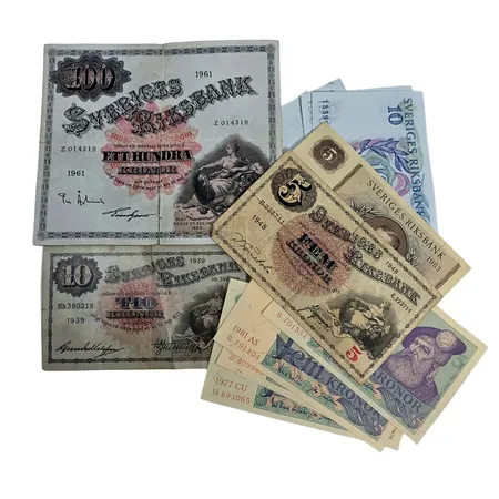 Sedlar Sverige totalt 210 Kronor, bl.a. 100 kronor 1961 och 10 kronor 1939, varierat skick