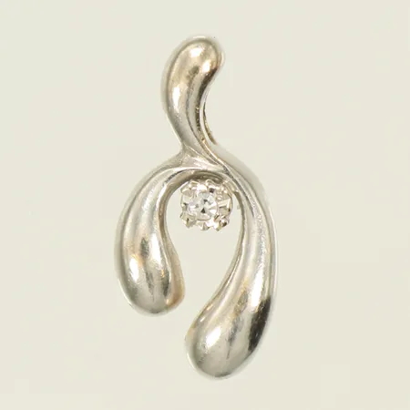 Hänge vitguld med diamant ca 0,01ct, längd 18mm inkl ögla, bredd 8mm, 18K, 1,8g Vikt: 1,8 g