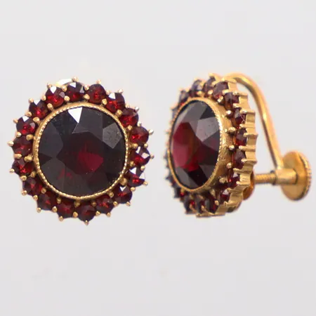 Ett par skruvörhängen med granater Ø1,5cm, metall Vikt: 0 g