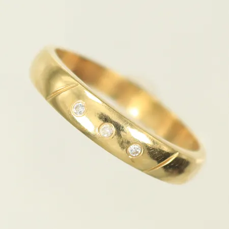 Ring med tre vita stenar stl 19¼, bredd 3mm, 14K, 2,9g Vikt: 2,9 g
